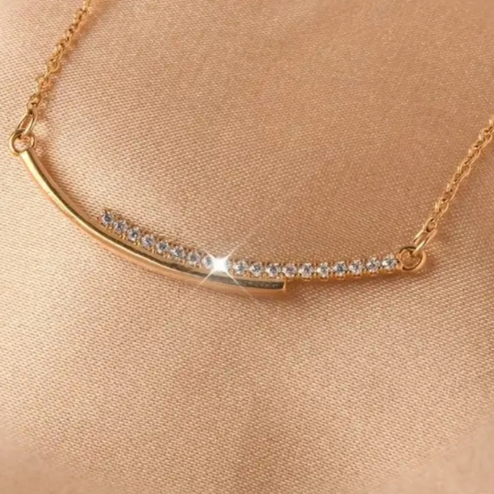 New, Curved Pendant Necklace